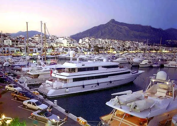 Sunlight Villas en MARBELLA con Piscina Privada SOLO familia en Playa 0*,  España